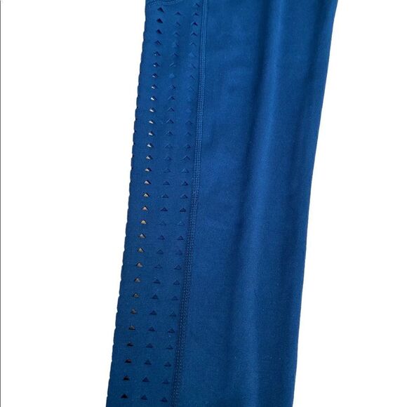 Movemama Maternity to Postpartum Vented Leggings w Pockets - Picture 3 of 4